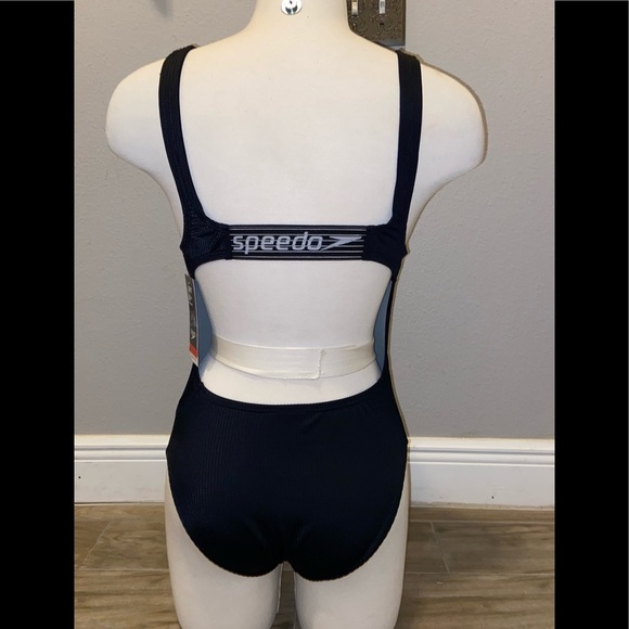 Speedo women’s swimsuit - Picture 1 of 8